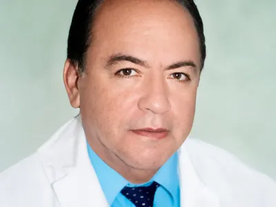 Fotografía de trayectoria del Dr. Julio Morón 1